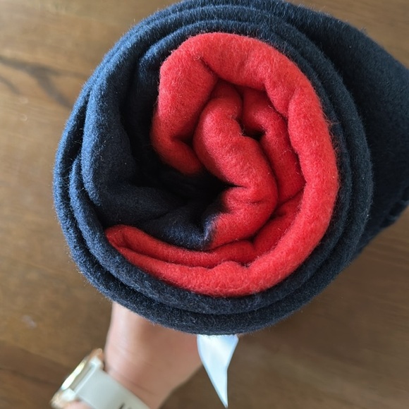NWT Old Navy Dark Blue and Red Fleece Blanket - Picture 4 of 4